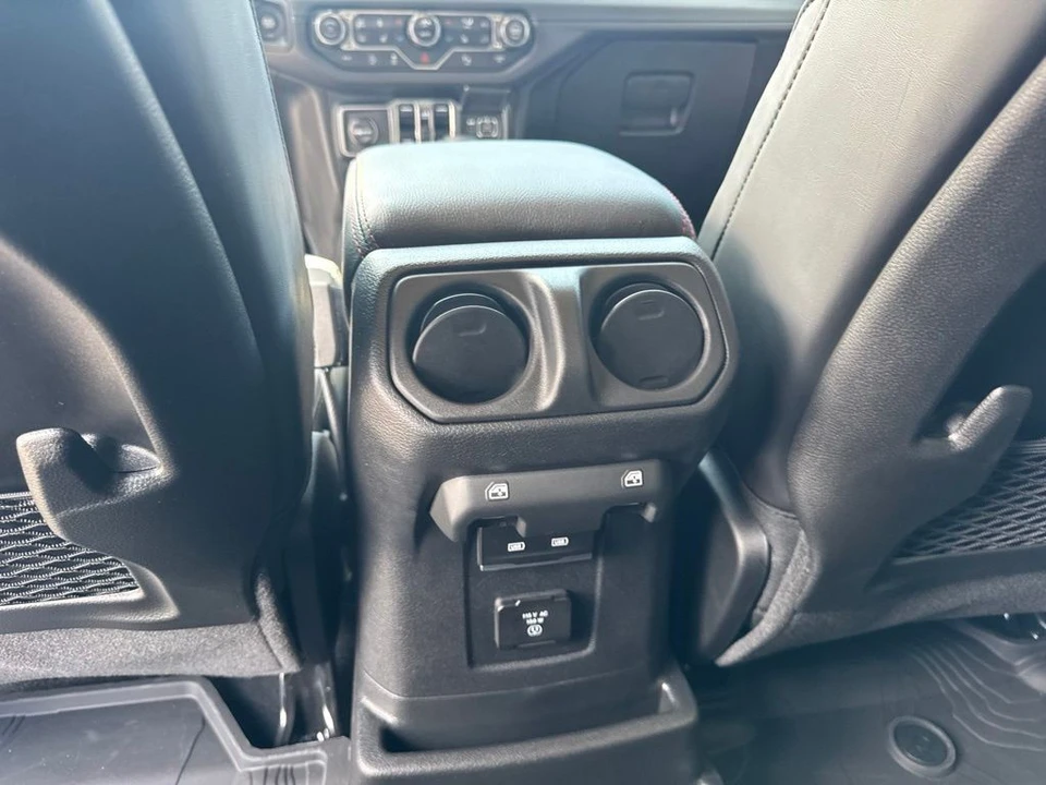 2025 Jeep JL Wrangler - Image 18 of 23