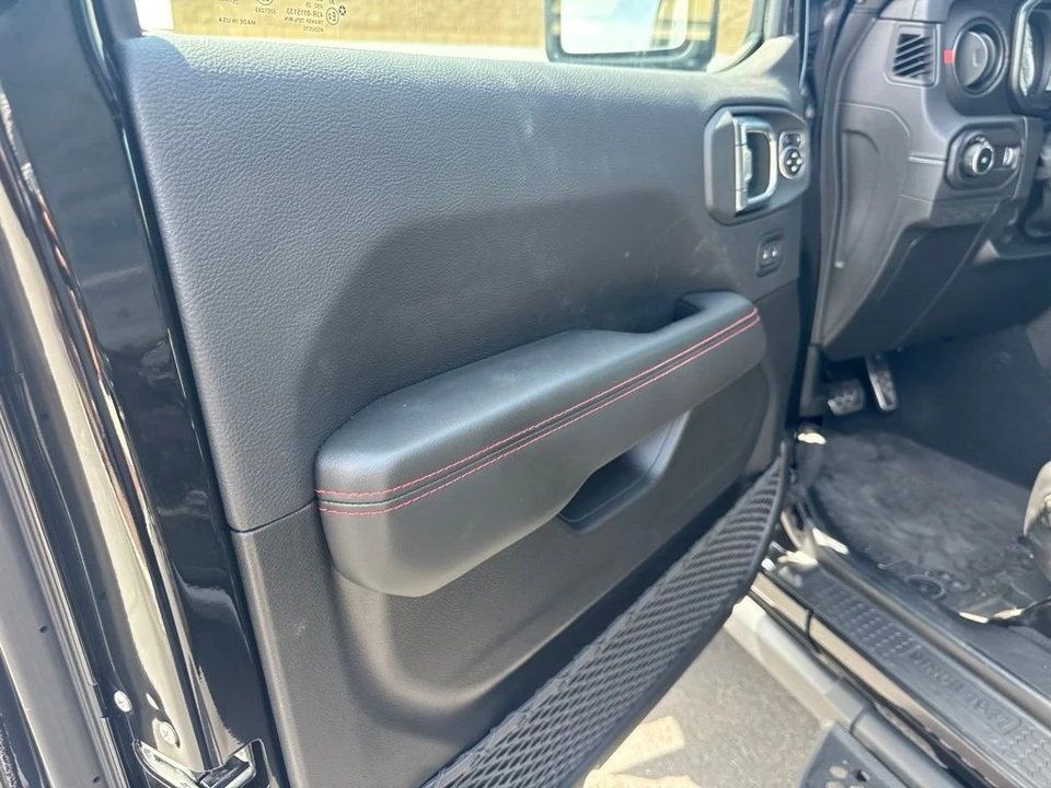2025 Jeep JL Wrangler - Image 12 of 23