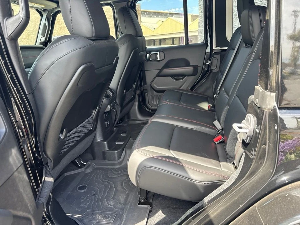 2025 Jeep JL Wrangler - Image 17 of 23