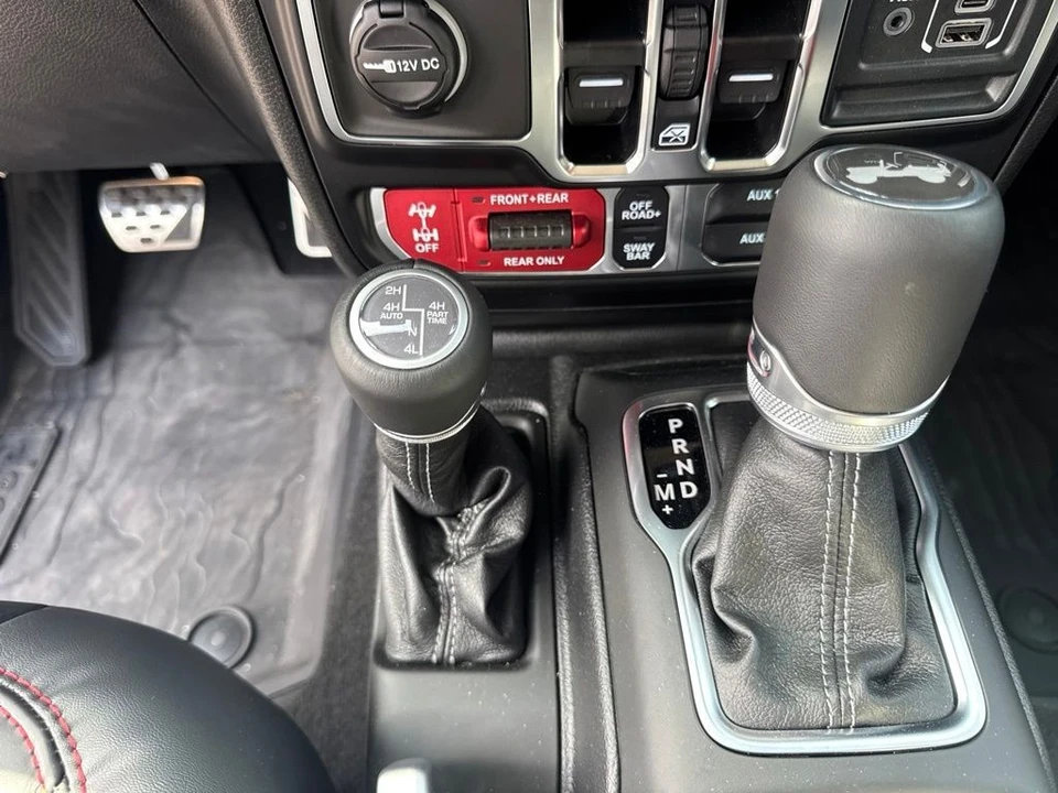 2025 Jeep JL Wrangler - Image 22 of 23