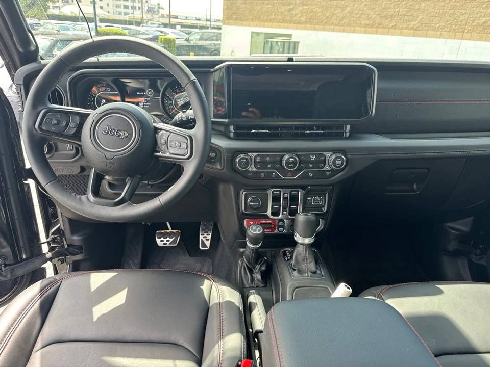 2025 Jeep JL Wrangler - Image 19 of 23