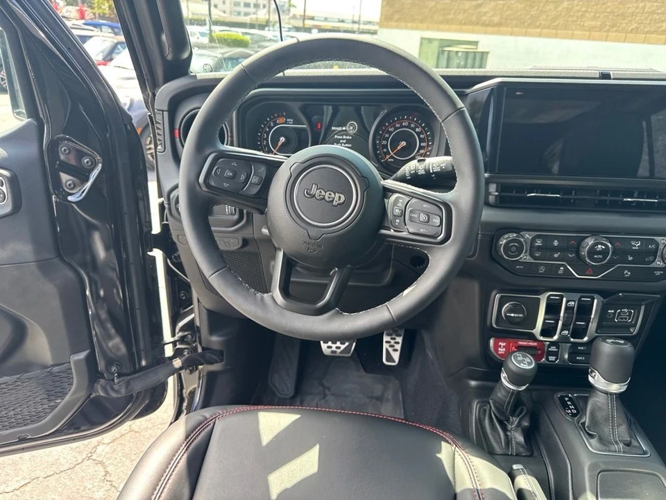 2025 Jeep JL Wrangler - Image 20 of 23