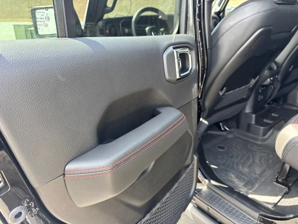 2025 Jeep JL Wrangler - Image 16 of 23