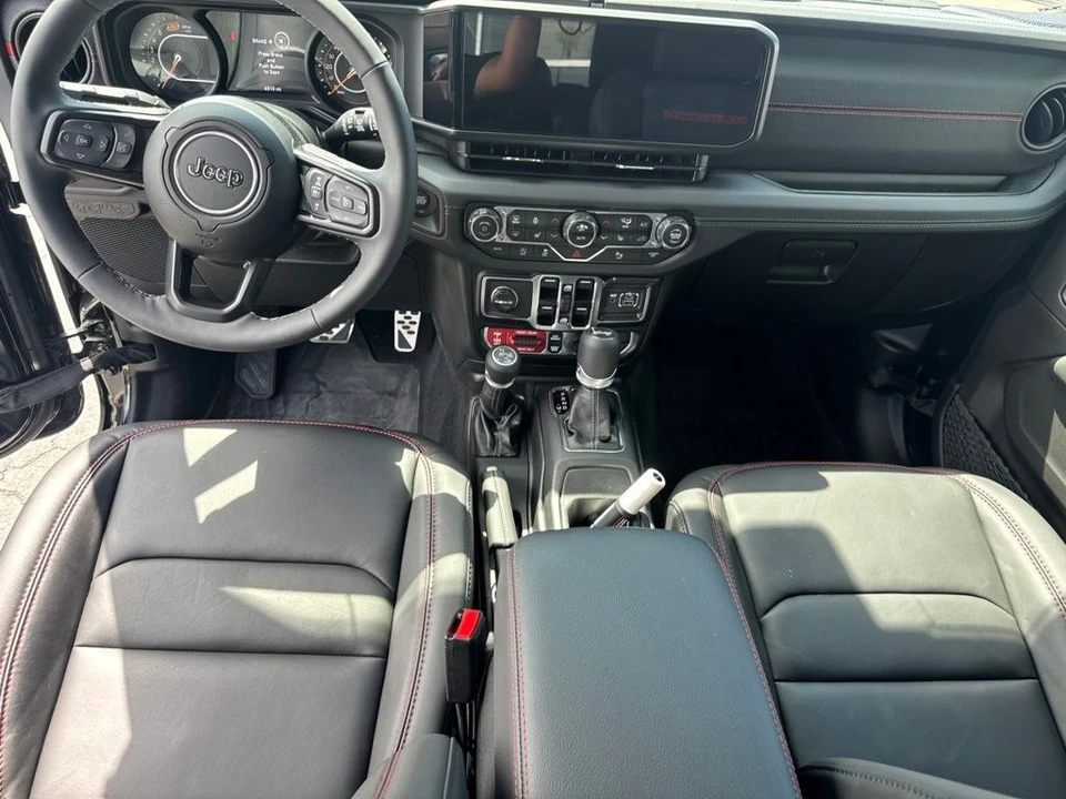 2025 Jeep JL Wrangler - Image 21 of 23