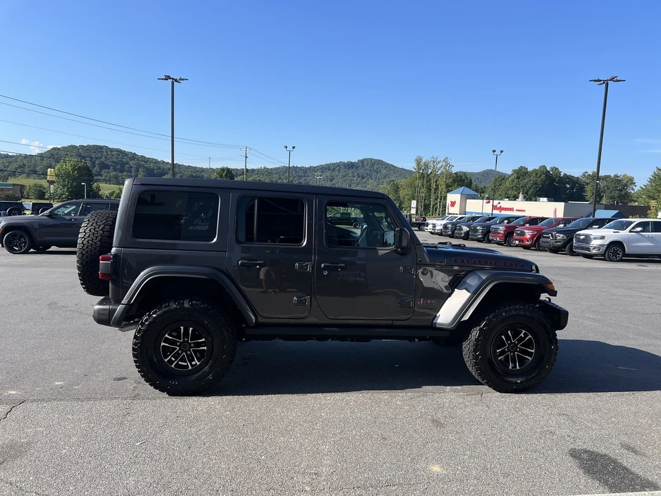 2025 Jeep JL Wrangler - Image 4 of 31