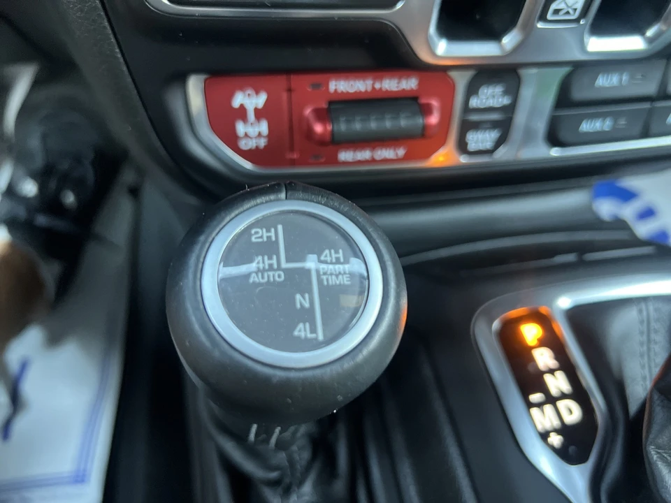2025 Jeep JL Wrangler - Image 23 of 31