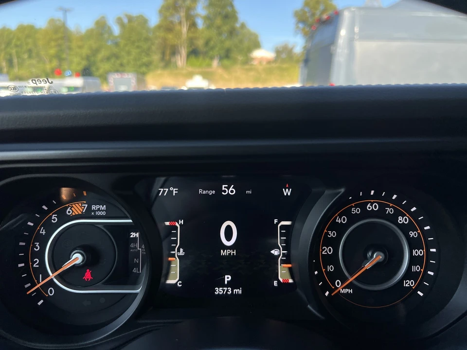 2025 Jeep JL Wrangler - Image 26 of 31