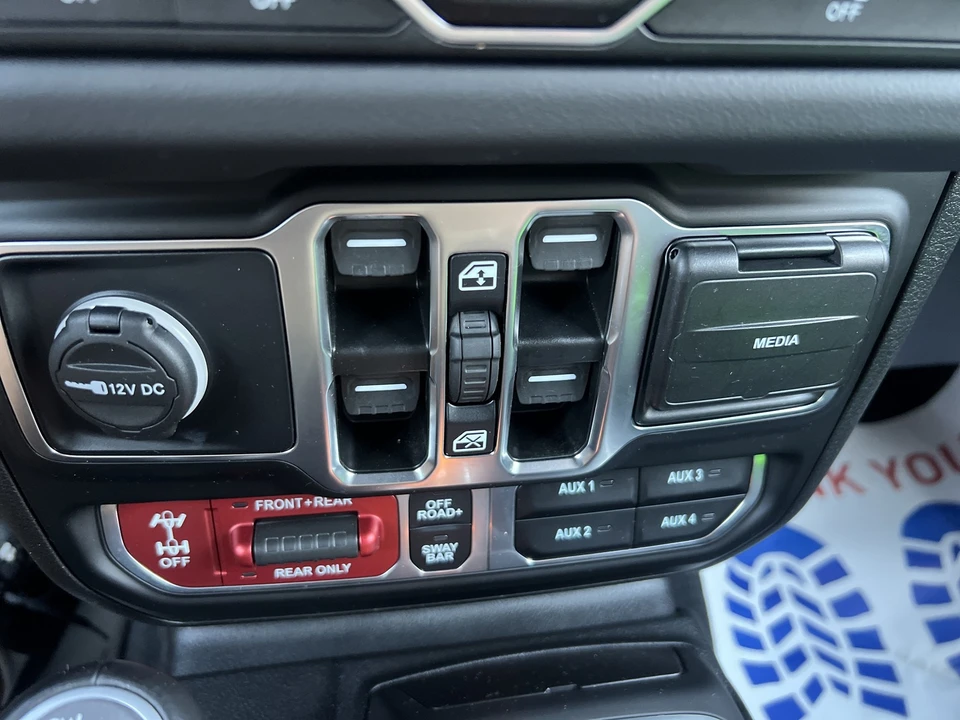 2025 Jeep JL Wrangler - Image 22 of 31