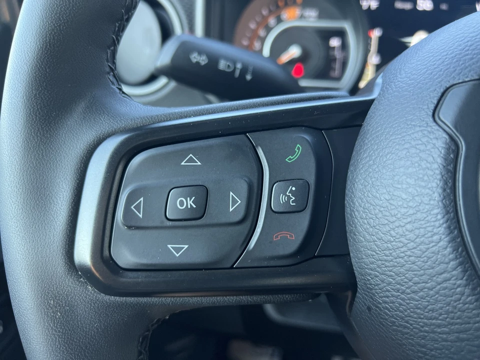 2025 Jeep JL Wrangler - Image 25 of 31