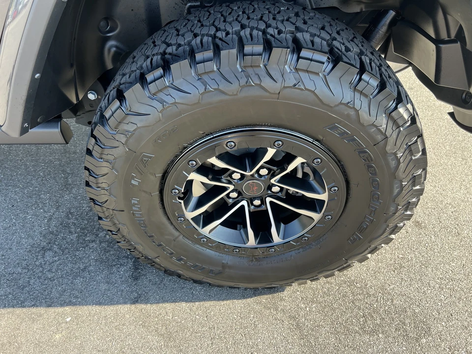 2025 Jeep JL Wrangler - Image 11 of 31