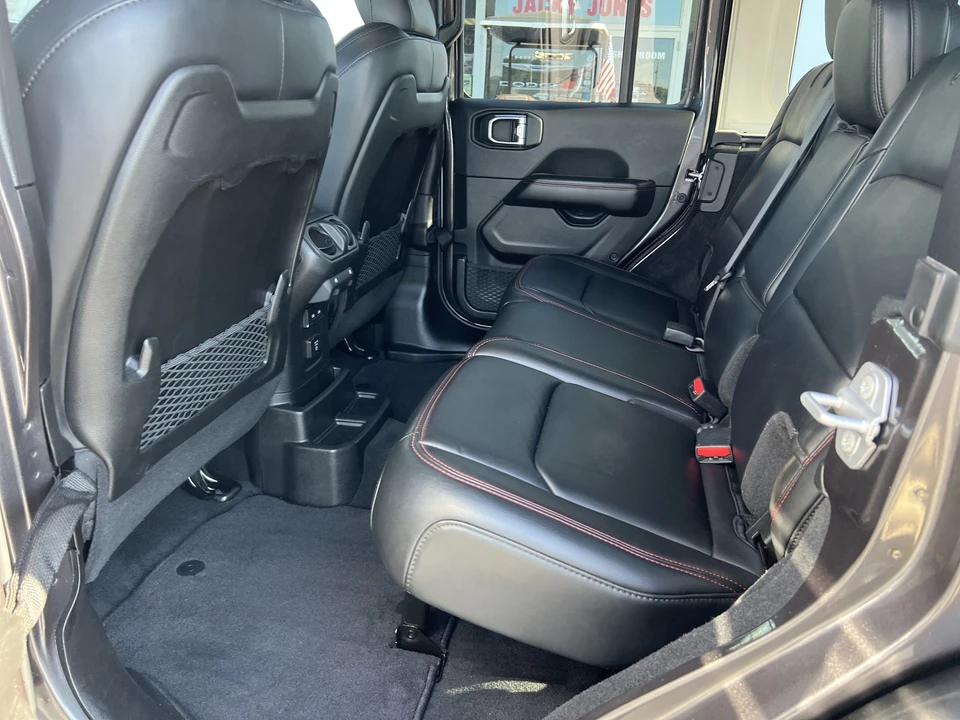 2025 Jeep JL Wrangler - Image 12 of 31