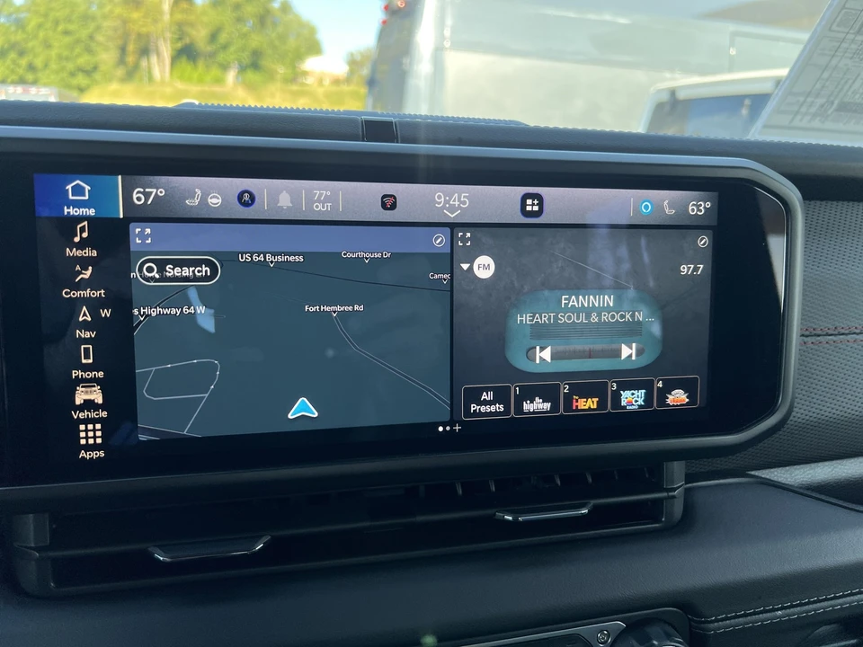 2025 Jeep JL Wrangler - Image 18 of 31