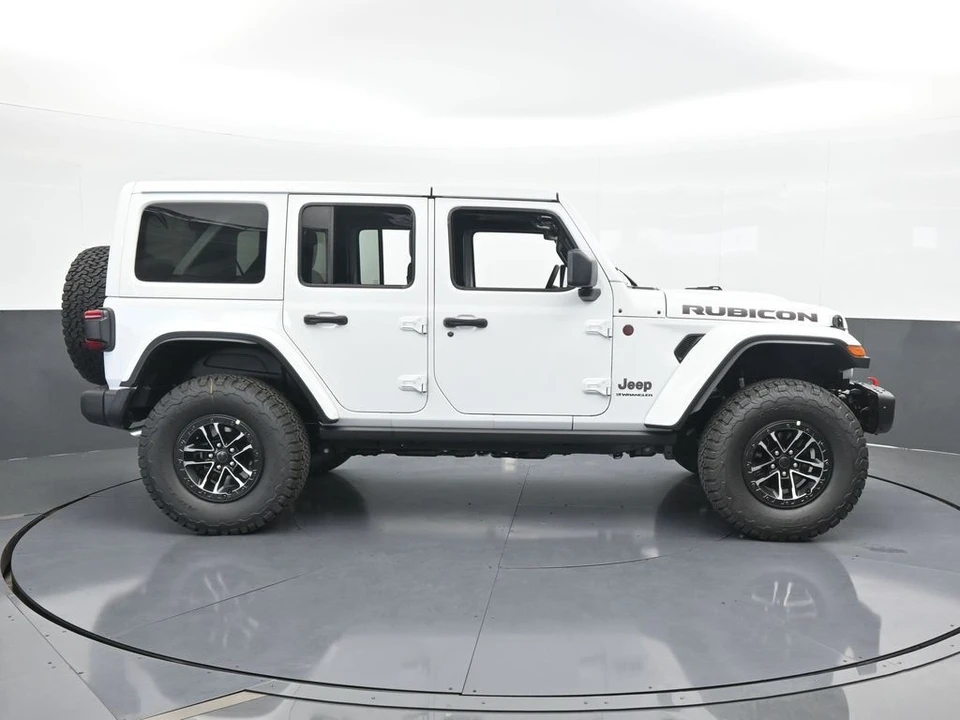 2025 Jeep JL Wrangler - Image 7 of 12