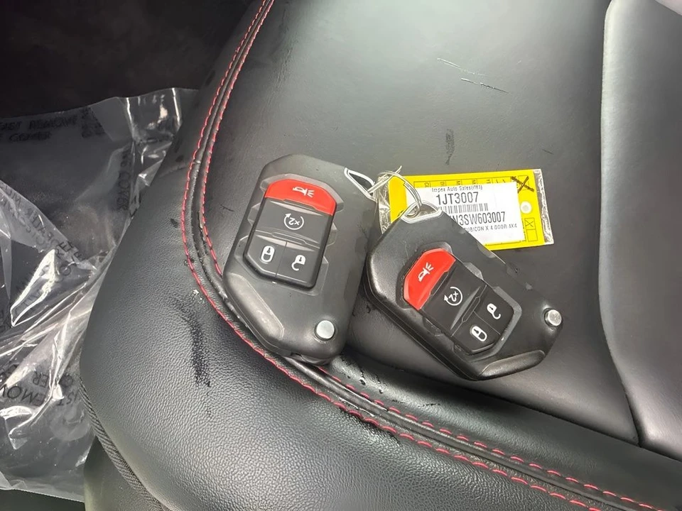 2025 Jeep JL Wrangler - Image 23 of 24