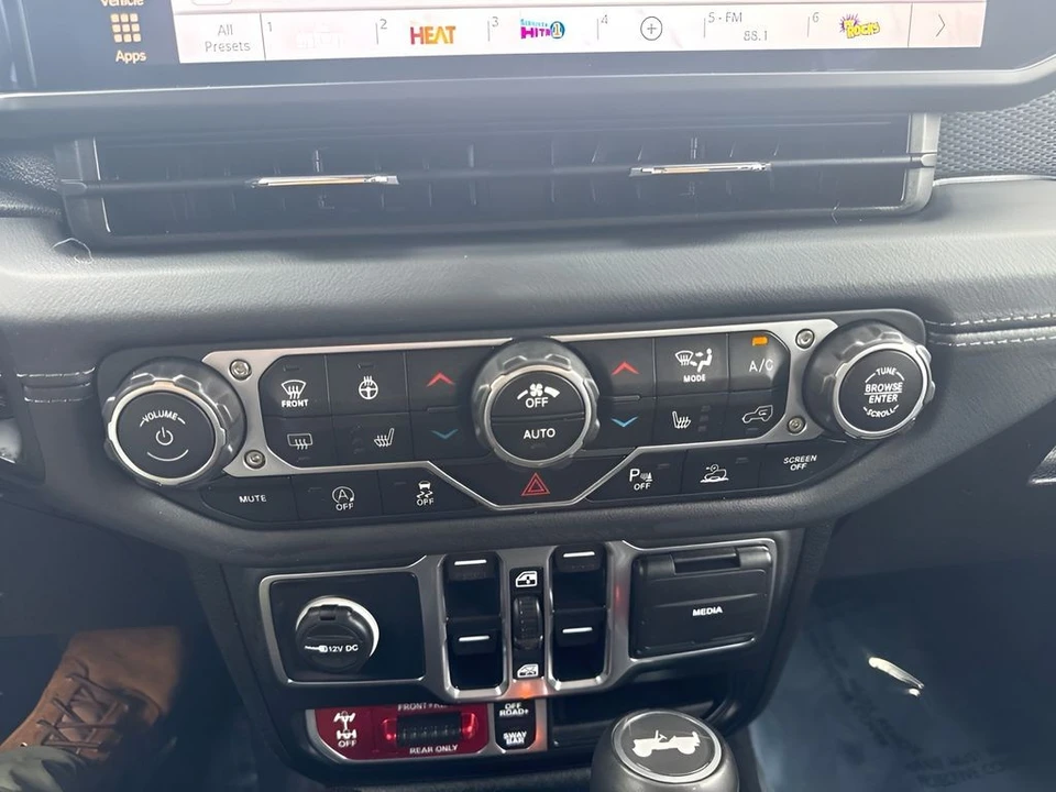 2025 Jeep JL Wrangler - Image 9 of 24