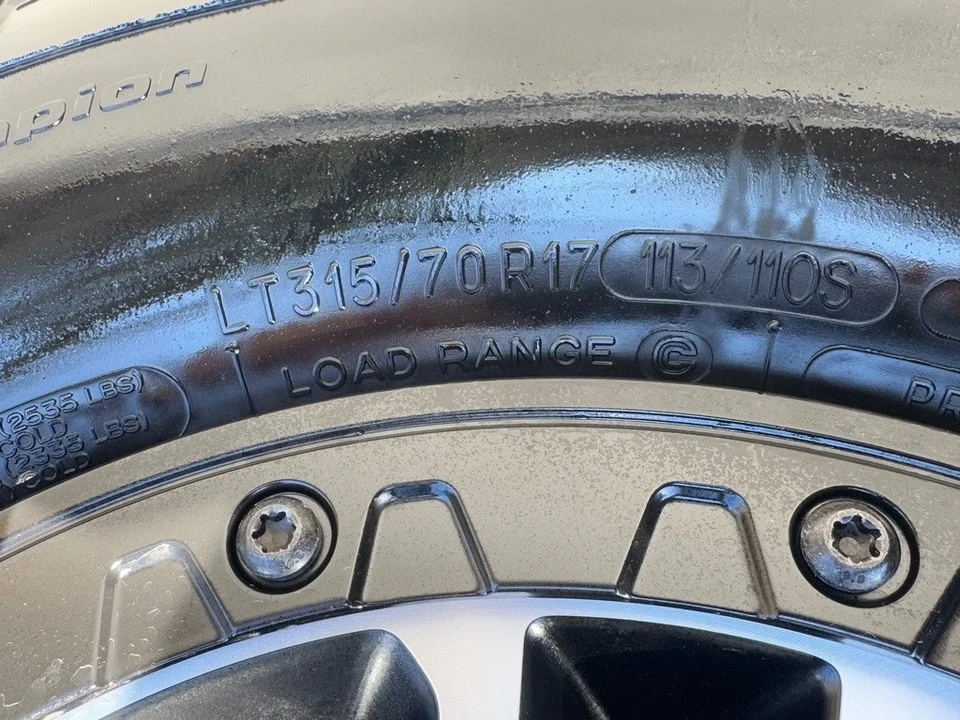 2025 Jeep JL Wrangler - Image 12 of 21