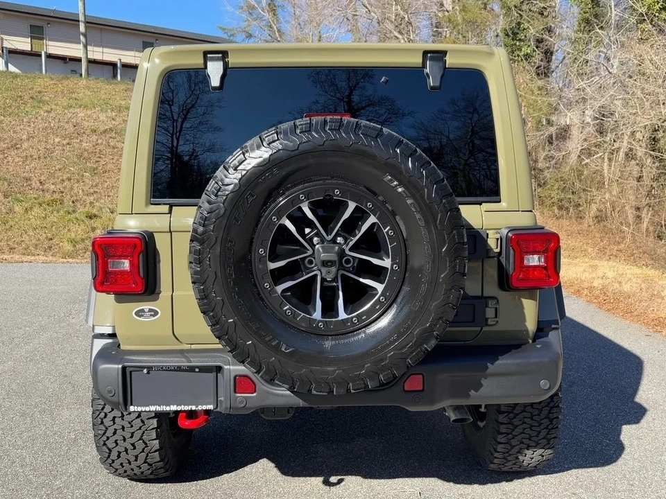 2025 Jeep JL Wrangler - Image 8 of 21