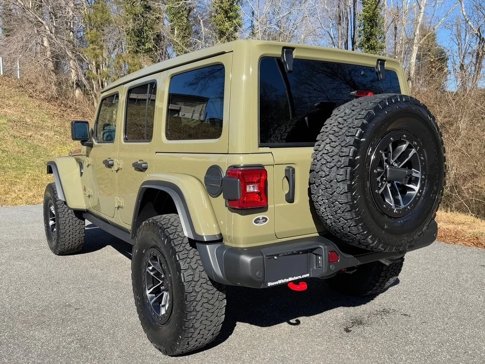 2025 Jeep JL Wrangler - Image 9 of 21