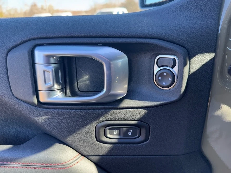 2025 Jeep JL Wrangler - Image 16 of 21