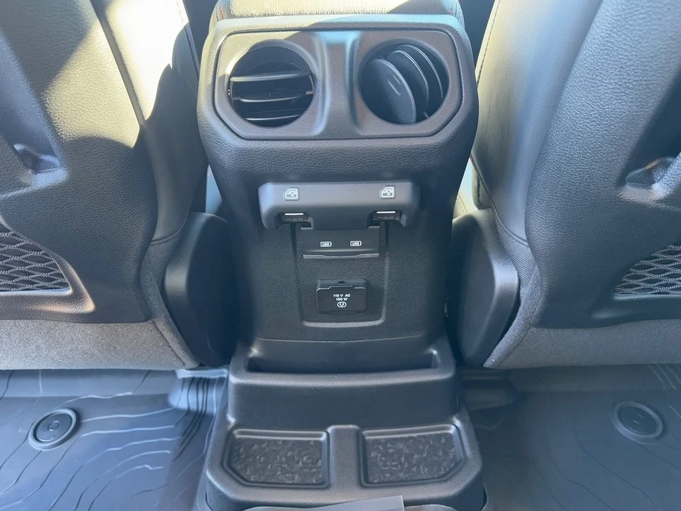 2025 Jeep JL Wrangler - Image 18 of 21