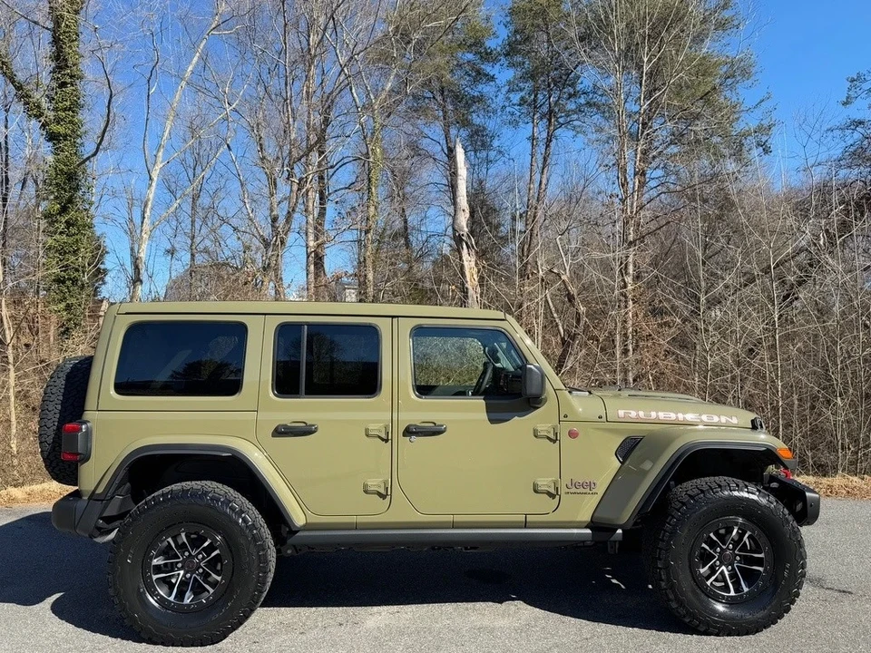2025 Jeep JL Wrangler - Image 6 of 21