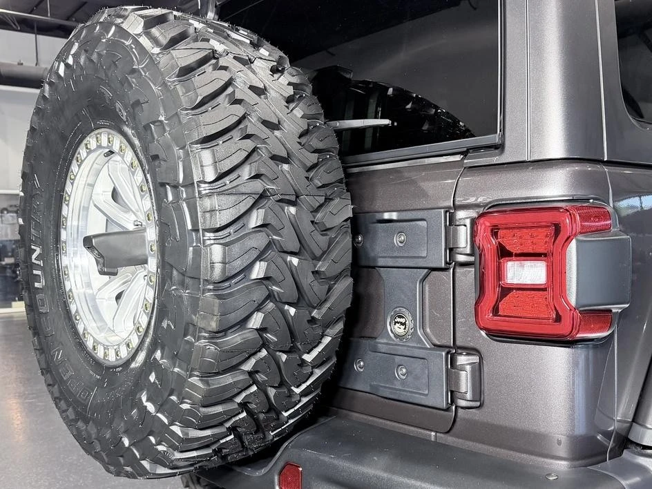 2025 Jeep JL Wrangler - Image 15 of 31