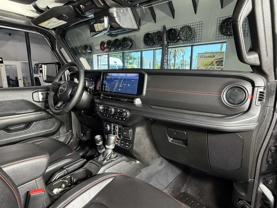 2025 Jeep JL Wrangler - Image 22 of 31