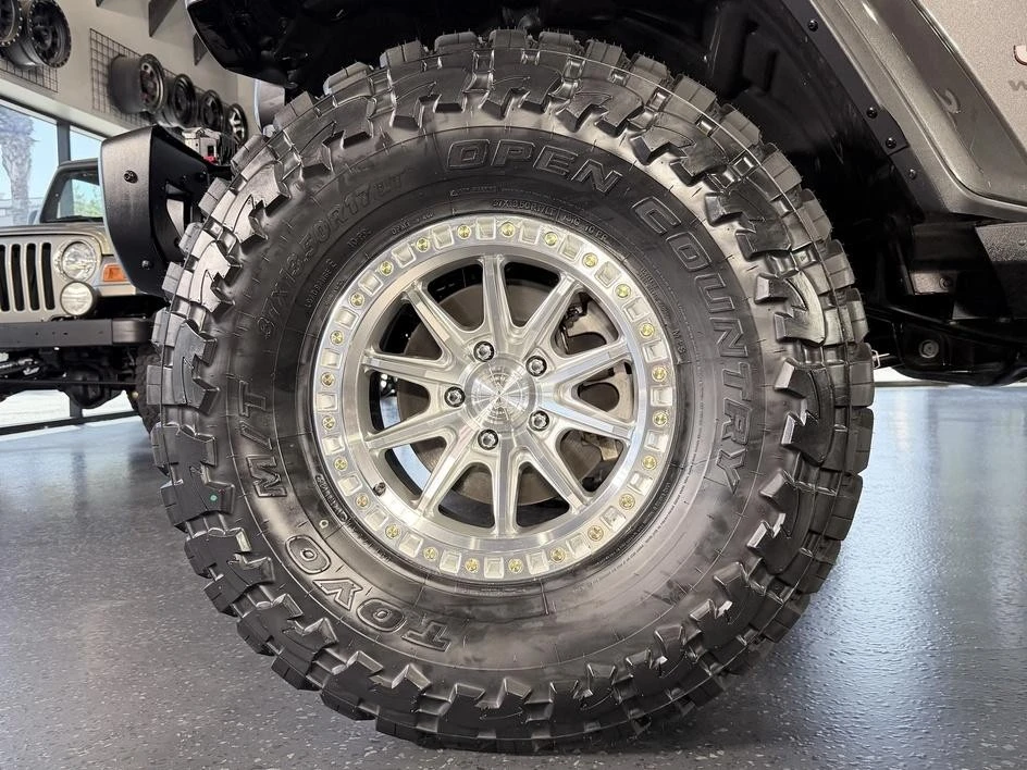 2025 Jeep JL Wrangler - Image 28 of 31