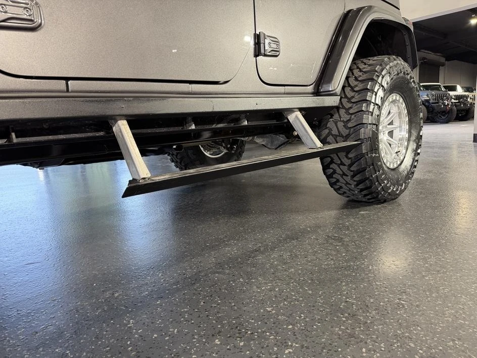 2025 Jeep JL Wrangler - Image 8 of 31