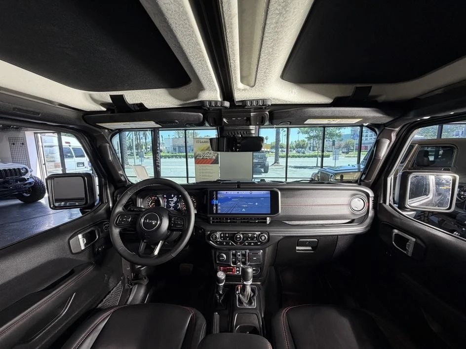 2025 Jeep JL Wrangler - Image 23 of 31