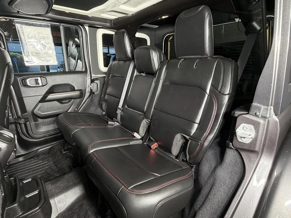 2025 Jeep JL Wrangler - Image 19 of 31