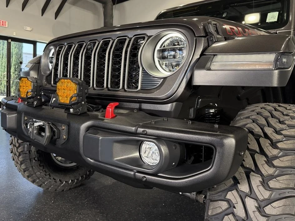 2025 Jeep JL Wrangler - Image 5 of 31