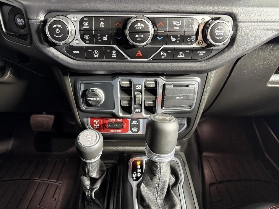 2025 Jeep JL Wrangler - Image 25 of 31