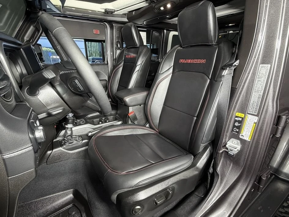 2025 Jeep JL Wrangler - Image 17 of 31