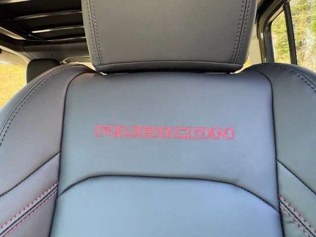 2025 Jeep JL Wrangler - Image 15 of 21