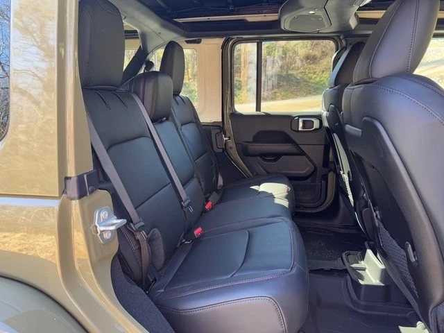 2025 Jeep JL Wrangler - Image 20 of 21