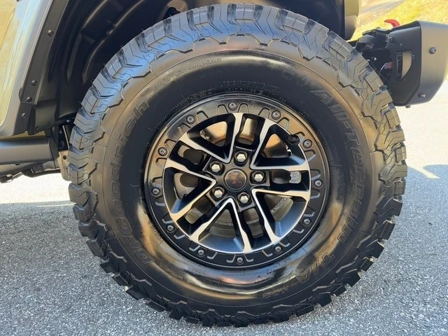 2025 Jeep JL Wrangler - Image 11 of 21