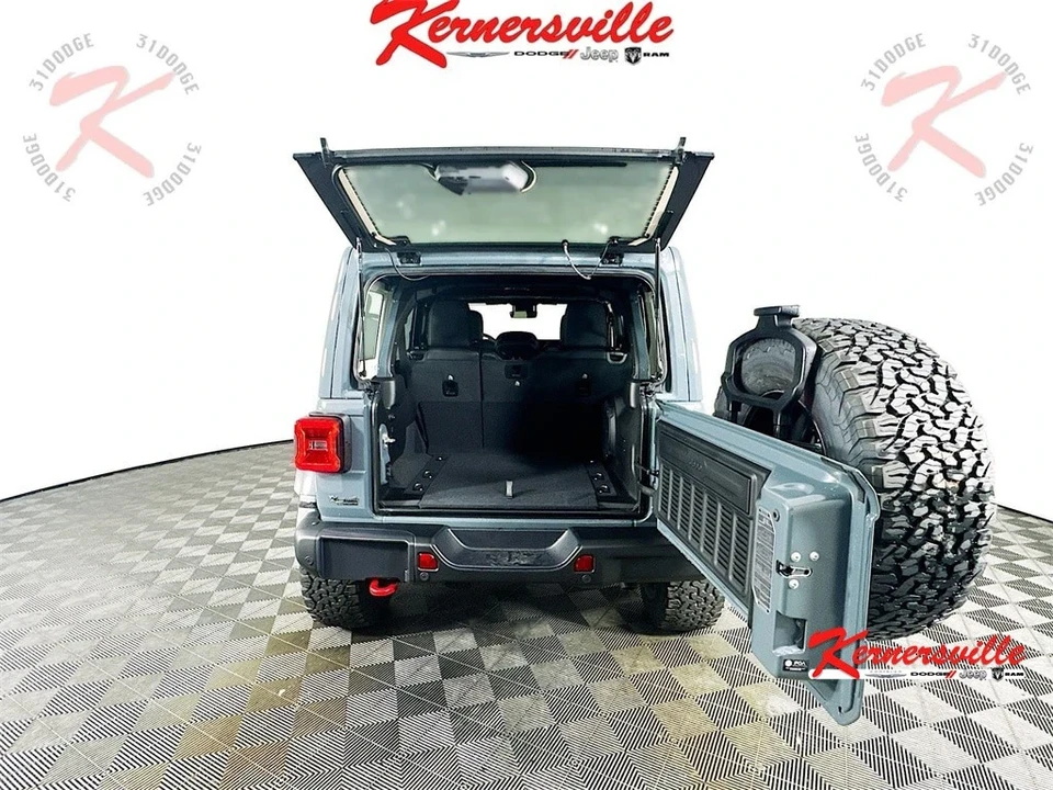 2025 Jeep JL Wrangler - Image 16 of 21