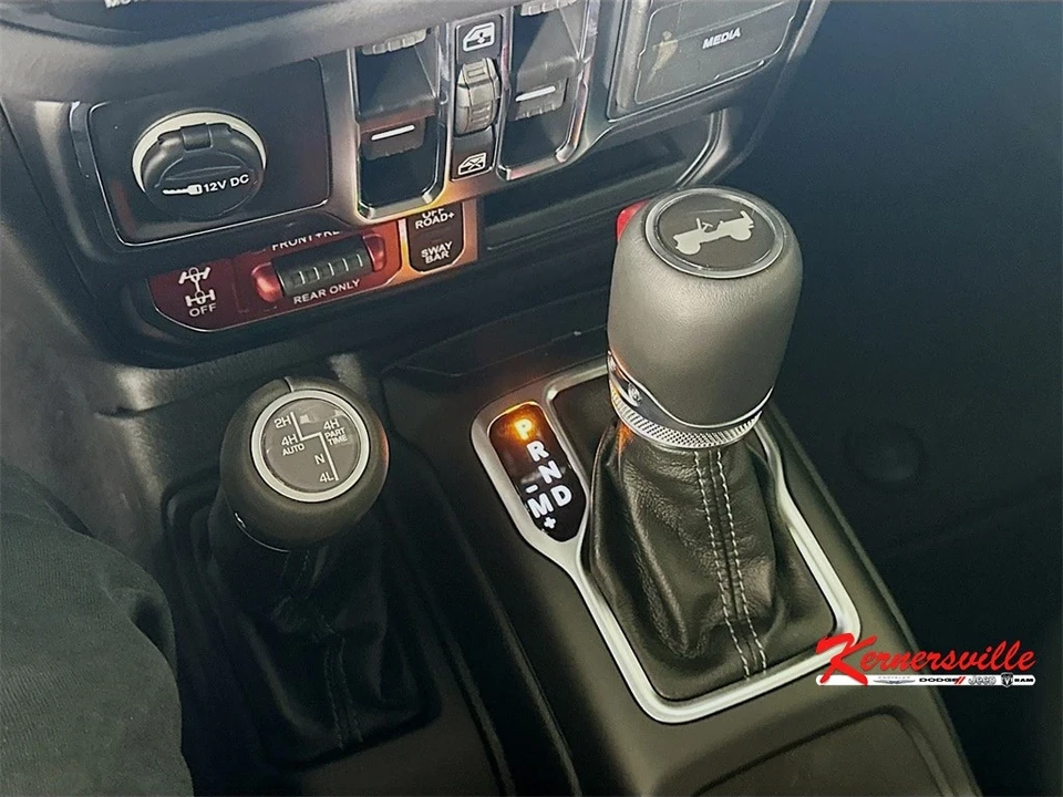 2025 Jeep JL Wrangler - Image 12 of 21