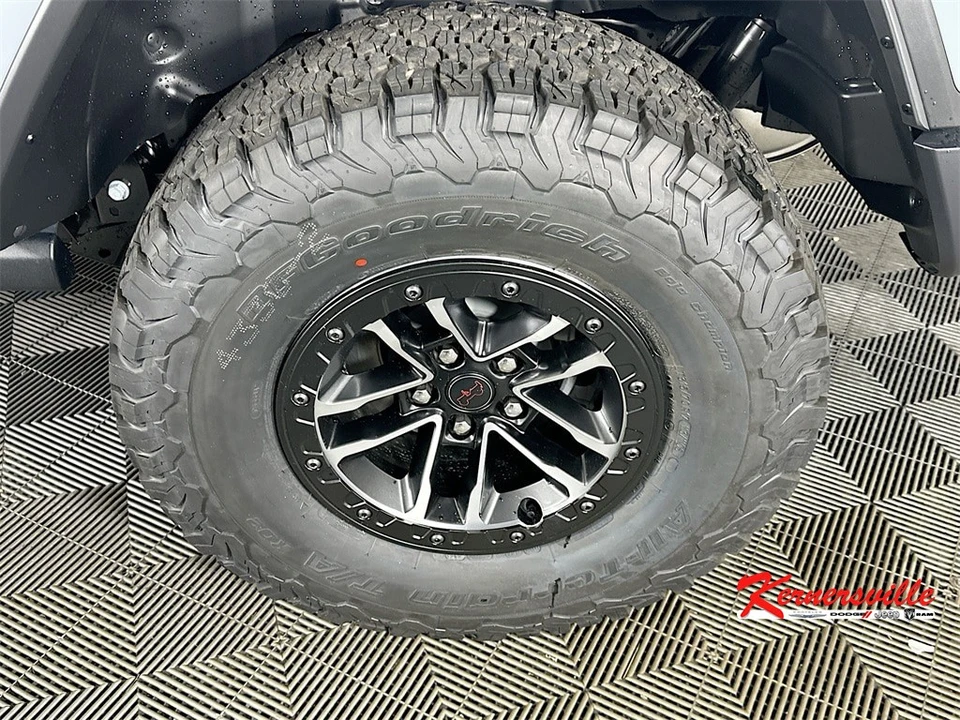 2025 Jeep JL Wrangler - Image 17 of 21