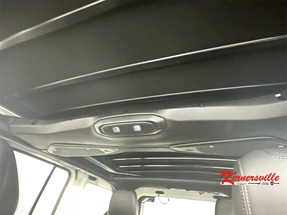2025 Jeep JL Wrangler - Image 14 of 21