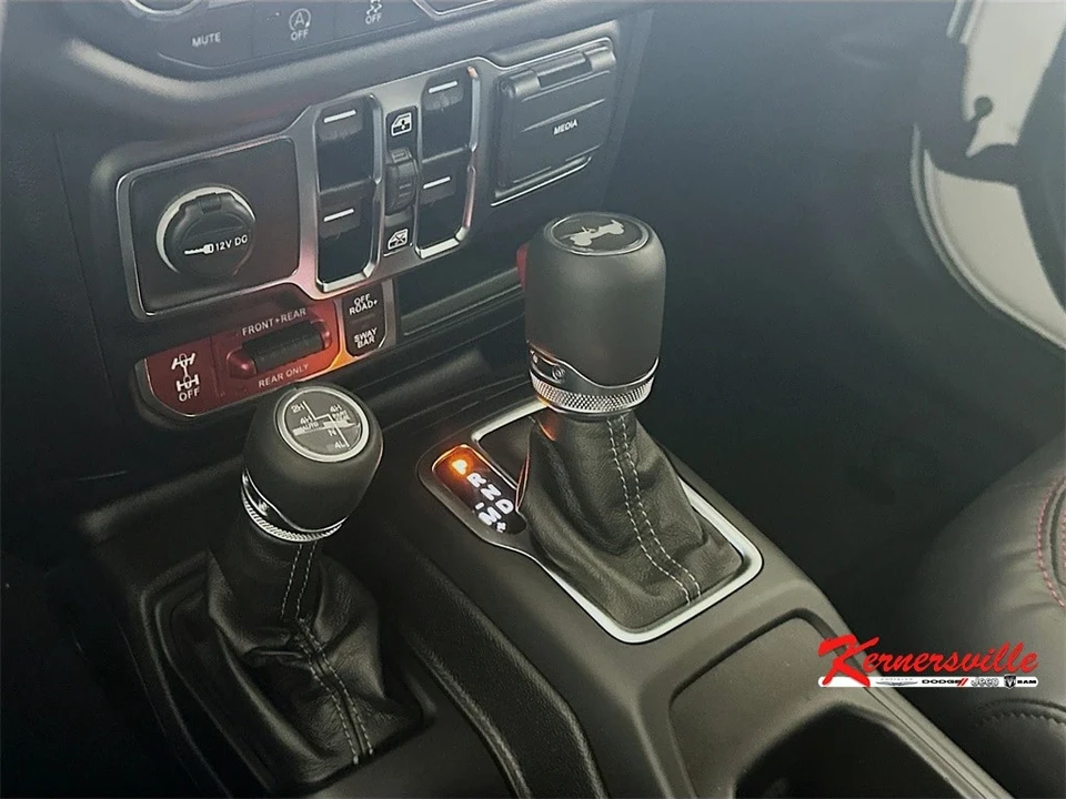 2025 Jeep JL Wrangler - Image 12 of 21