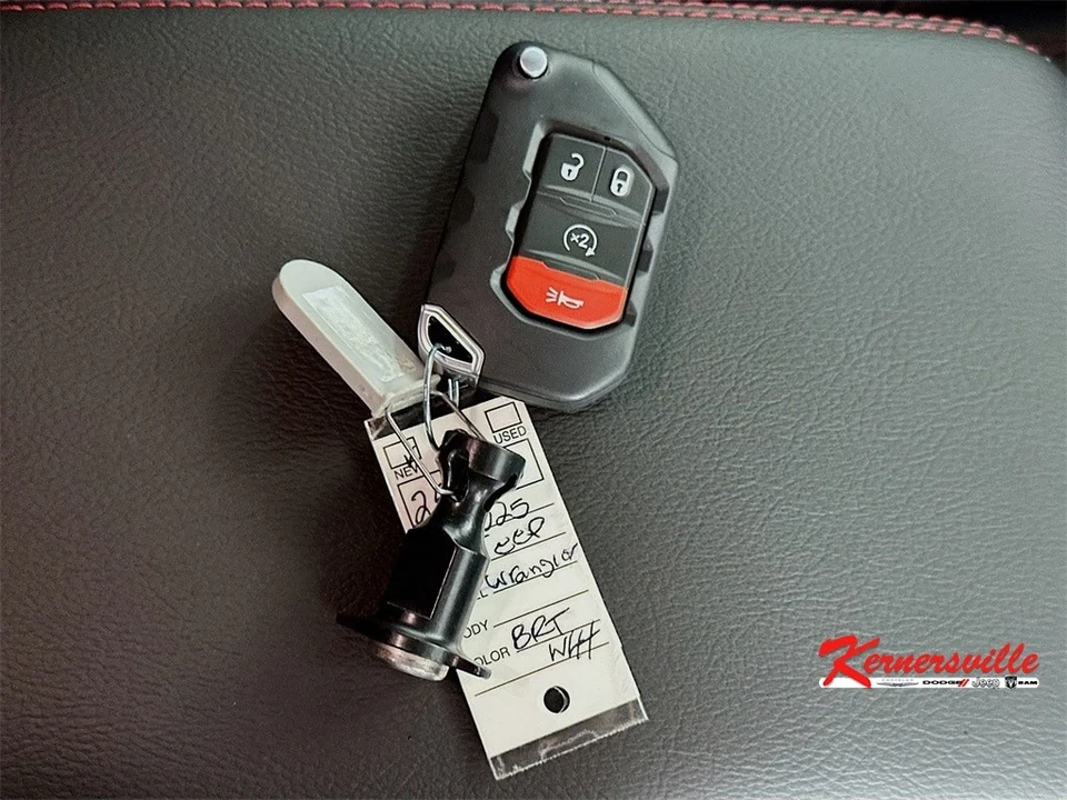 2025 Jeep JL Wrangler - Image 20 of 21