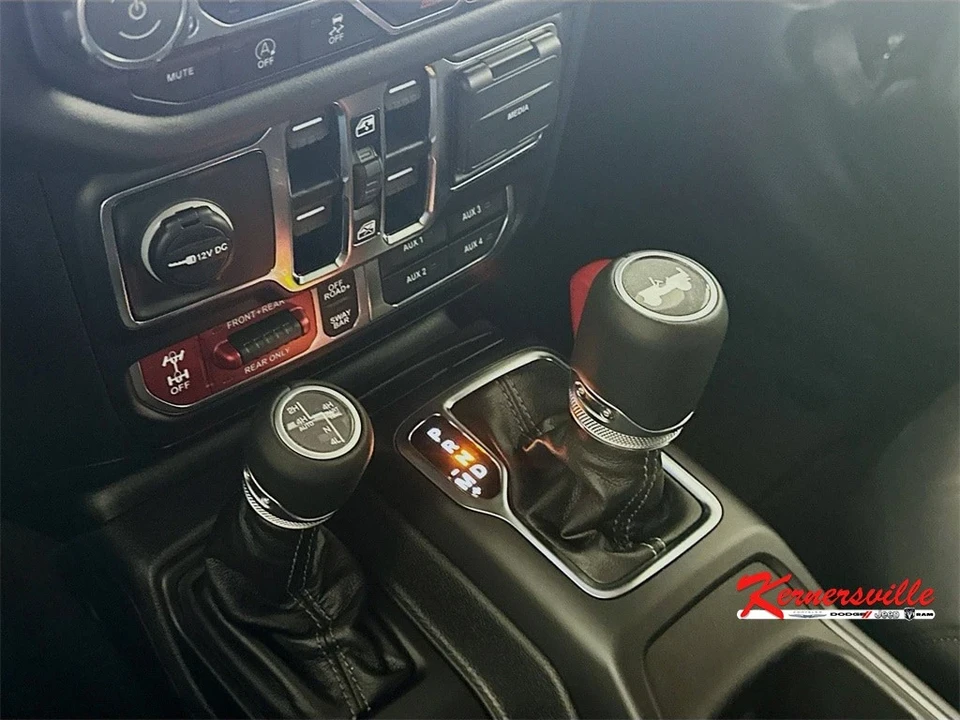 2025 Jeep JL Wrangler - Image 12 of 21
