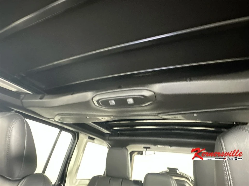 2025 Jeep JL Wrangler - Image 14 of 21