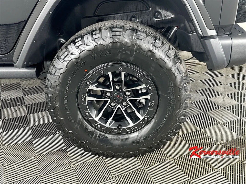 2025 Jeep JL Wrangler - Image 17 of 21