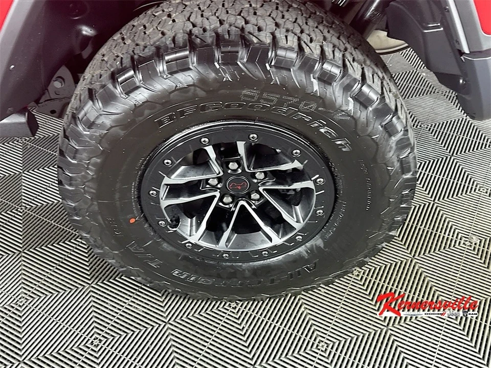 2025 Jeep JL Wrangler - Image 17 of 21