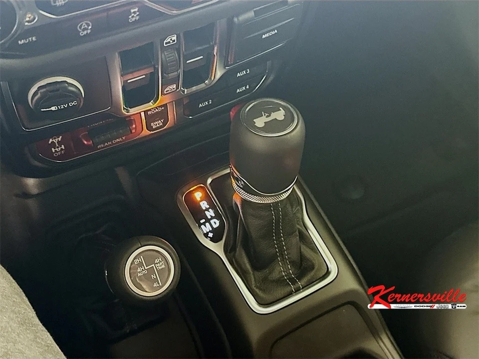 2025 Jeep JL Wrangler - Image 12 of 21