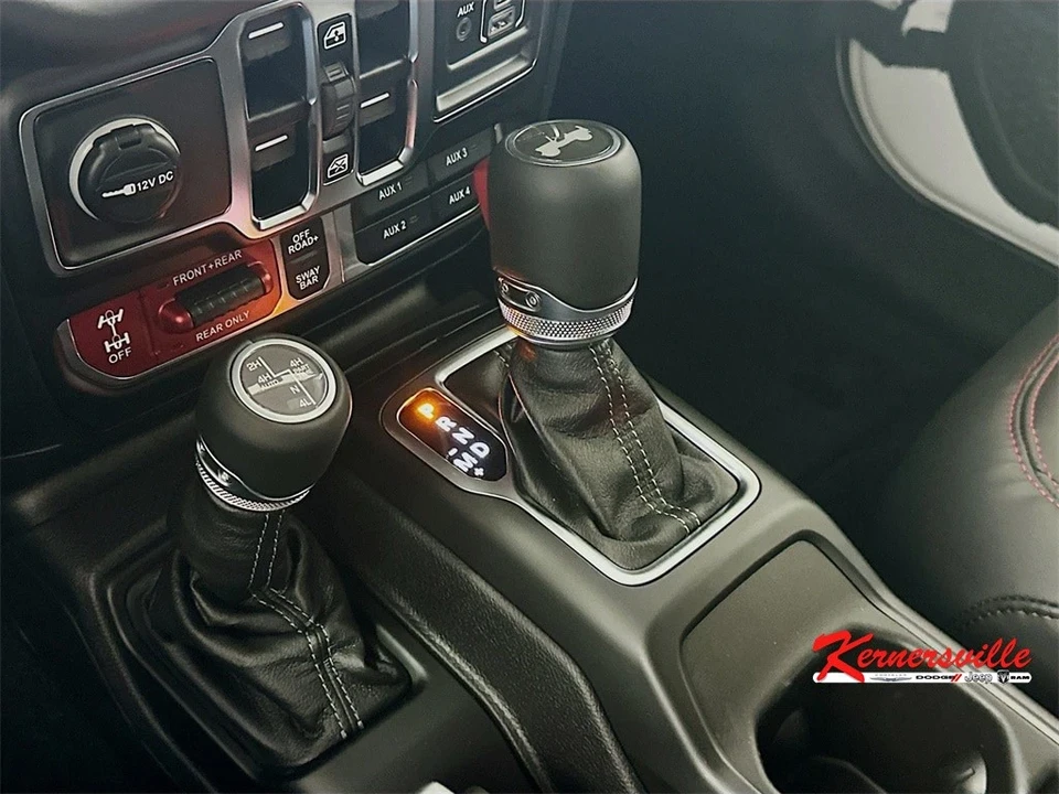 2025 Jeep JL Wrangler - Image 13 of 21