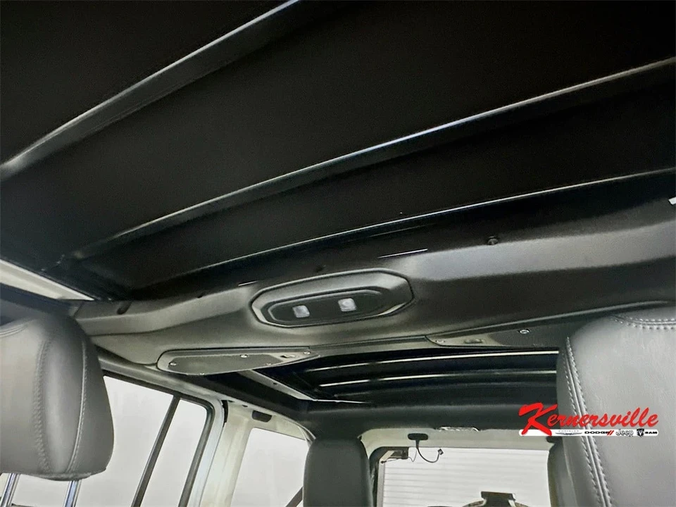 2025 Jeep JL Wrangler - Image 15 of 21